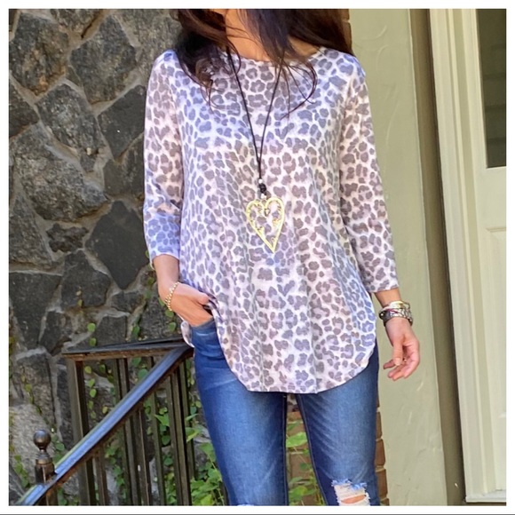 ✨LAST ONES✨Grey Leopard loose fit chic tunic top - Picture 7 of 9